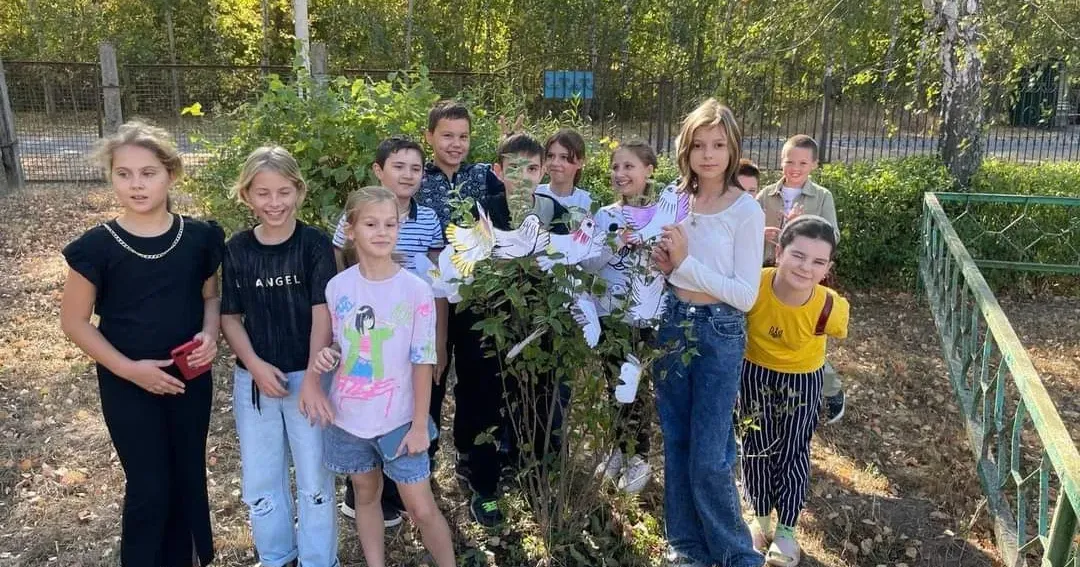Фото: КЗ "Люботинський мистецький ліцей "Дивосвіт" ХОР Учні Люботинського мистецького ліцею «Дивосвіт» долучилися до відзначення Міжнародного дня миру на порталі Gromada Group