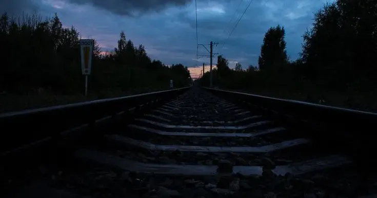 Фото з інтернет-джерел Локомотив під Харковом збив на смерть 20-річного хлопця, який сидів на колії на порталі Gromada Group
